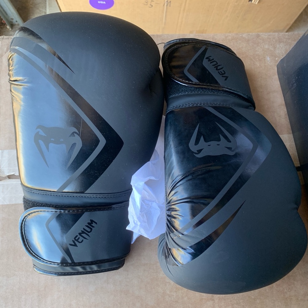 Venum Contender 2.0 Boxing Gloves - Black/Black